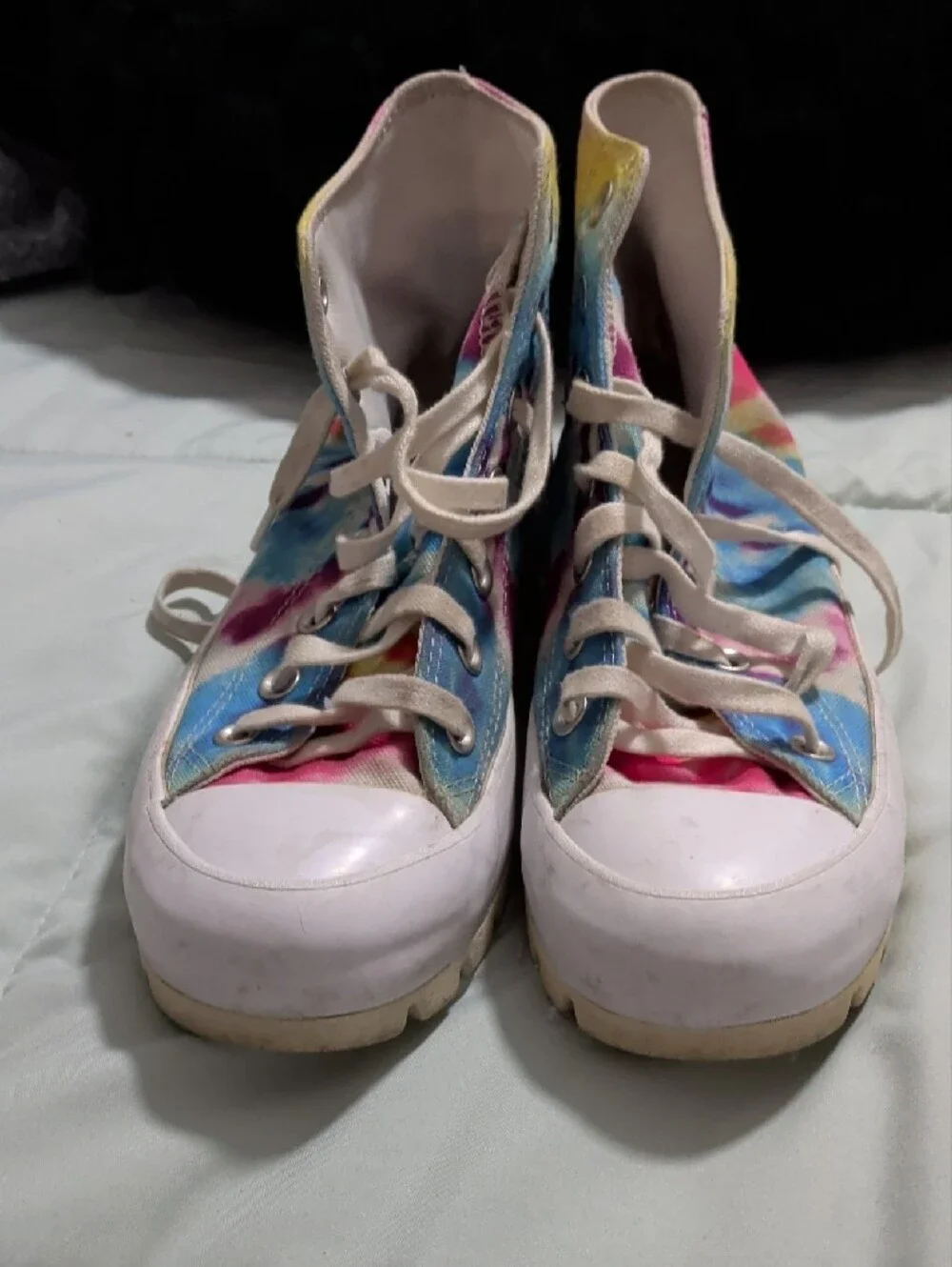 Converse colorful tie